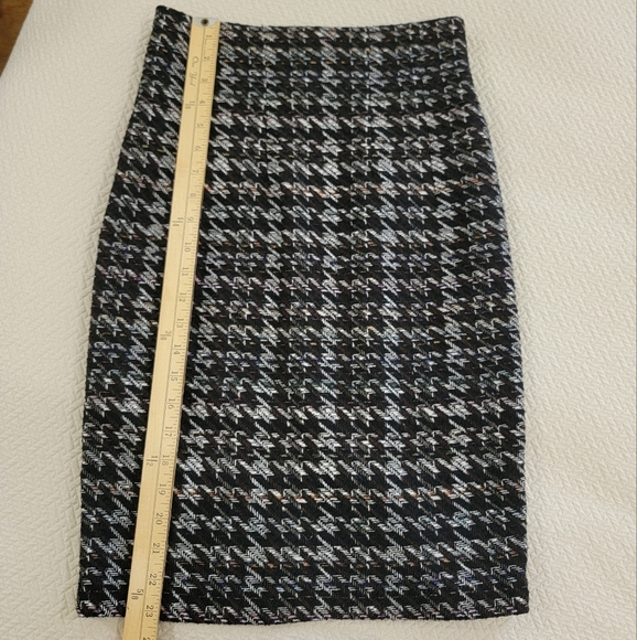 Chaumont Seoul Black and Multi Color Tweed Pencil Skirt Size Small - Picture 4 of 12